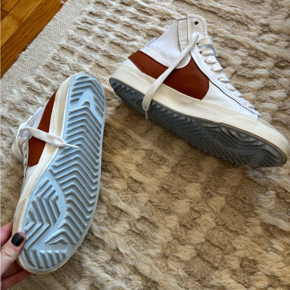 Nike blazers White and Brown High-Top Sneakers - Picture 7 of 9